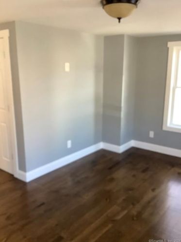 191 Ellsworth St, Bridgeport, CT 06605-3117