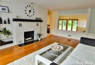 102 Awixa Ave, Bayshore, NY 11706-8802