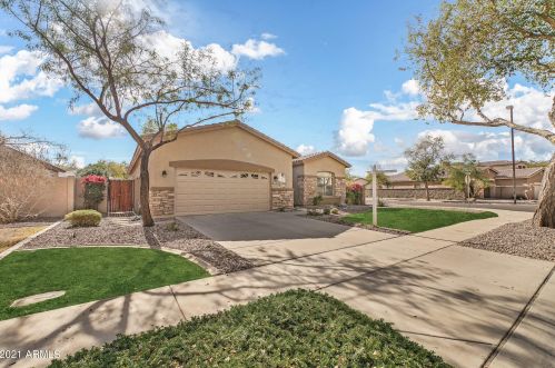 4367 Lantern Ct, Gilbert, AZ 85297-9547