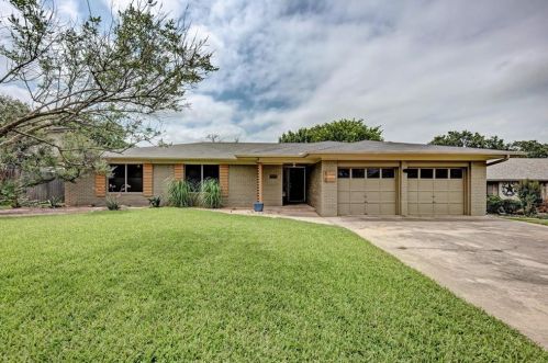 402 Greenwood Dr, Georgetown TX  78628-8308 exterior