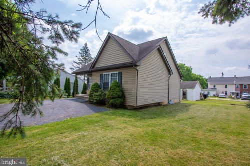 520 3rd Ave, Parkesburg, PA 19365-1408