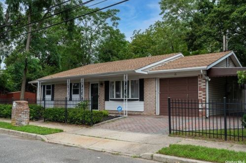 15 Campbell St, Amityville NY  11701-1817 exterior