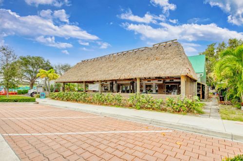 10440 Jupiter Narrows Dr, Hobe Sound FL 33455-3254 exterior