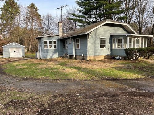 71 New Hackensack Rd, New Hamburg, NY 12590-1300