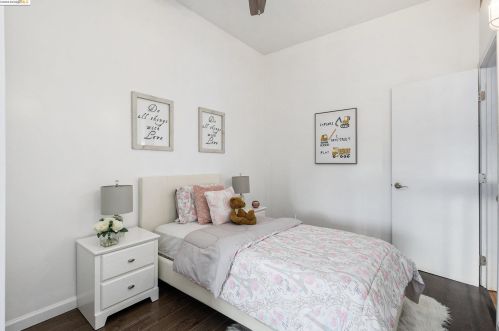 3026 Adeline St, Oakland CA 94608-4412 exterior