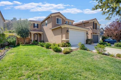 19850 Holly Dr, Santa Clarita, CA 91350-3694