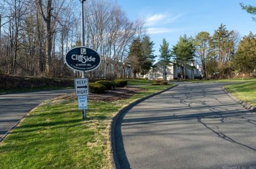 311 Carlton Ln, Rocky Hill, CT 06067-1055