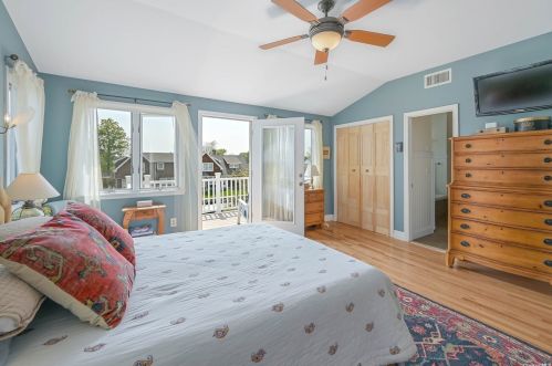 624 Tower Mews, Oakdale NY  11769-2449 exterior