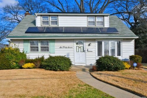 647 Lawrence St, Floral Park, NY 11003-4615