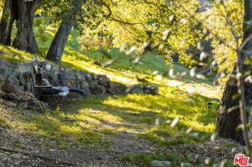 807 Robinson Rd, Topanga CA  90290-3629 exterior
