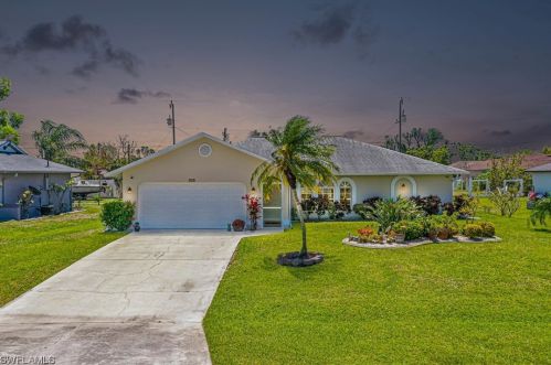 618 27th St, Cape Coral, FL 33904-2820