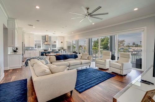 550 Lillian Dr, Saint Petersburg, FL 33708-2332