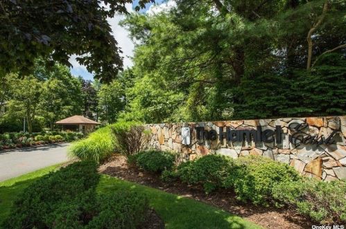 147 Foxwood Dr, Muttontown NY  11753-1121 exterior