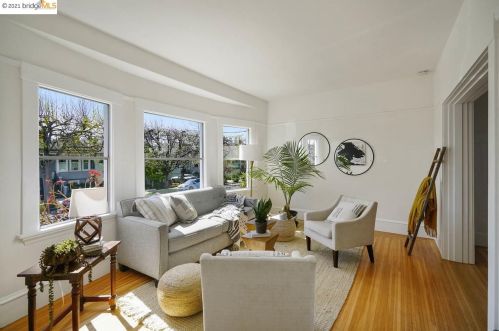 456 Cavour St, Oakland CA  94618-1077 exterior