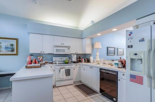 156 Lady Palm Dr, Naples FL  34104-6454 exterior