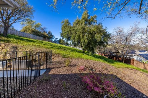 2054 Zinfandel Ct, Vacaville CA  95688-2829 exterior
