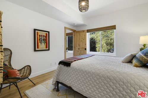 1316 Topanga Canyon Blvd, Topanga CA  90290-4271 exterior