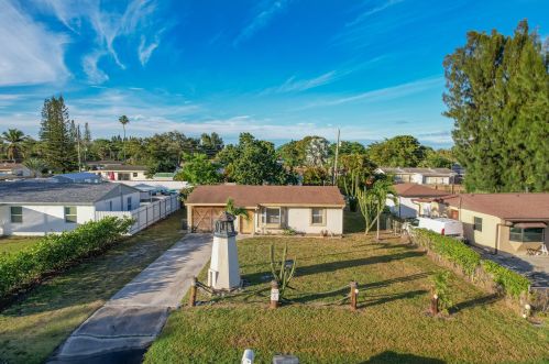 4317 Pine St, West Palm Beach FL  33407-6516 exterior