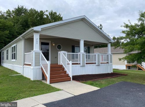 260 Horseshoe Dr, Boothwyn, PA 19060-1007