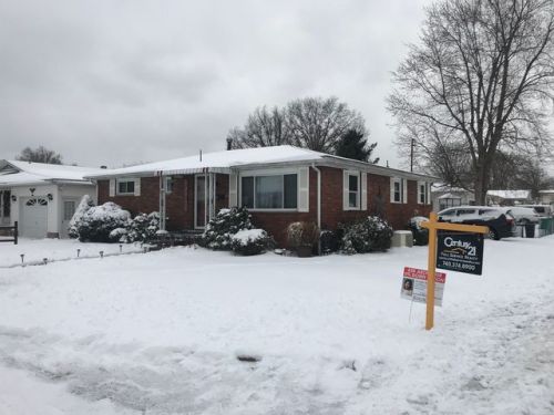 721 Clayton Ave, Belpre, OH 45714-1405