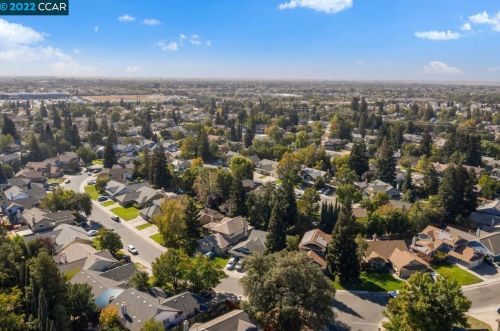 9456 Fairlight Ct, Elk Grove CA  95758-1031 exterior