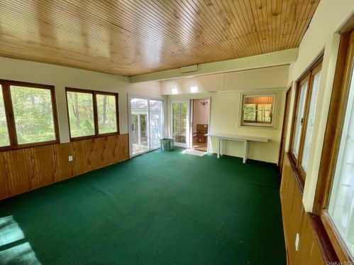 15 Jean Way, Somers Town NY  10589-2605 exterior