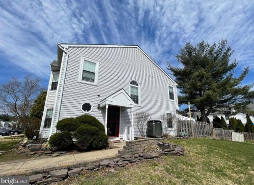 22 Van Horn Pl, Southampton PA  18966-2667 exterior