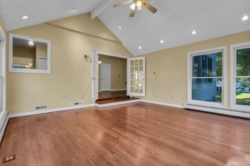 19 Fairlawn Dr, Wallingford CT 06492-2588 exterior