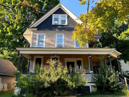 52 West St, Warwick, NY 10990-1433