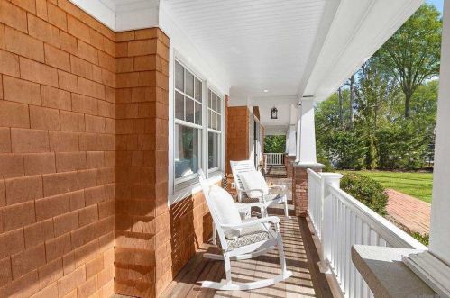 64 Eisenhower Dr, East Quogue, NY 11942-4441