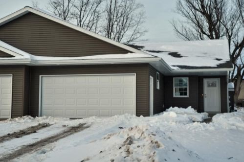 236 Thomas St, Poynette, WI 53955-8925