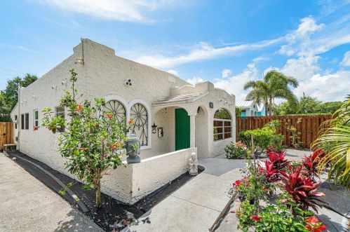 214 9th St, Delray Beach, FL 33444-3930