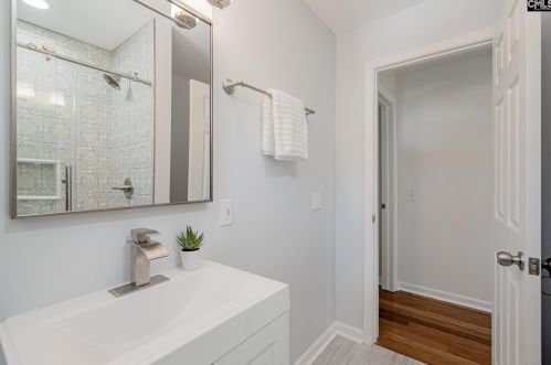 1712 Robin Crst Dr, Cayce-West Columbia SC  29169-5433 exterior