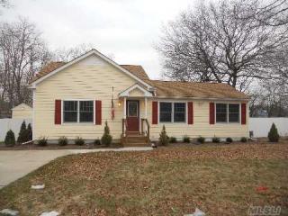 8 Blossom Ave, Holtsville, NY 11742-1705