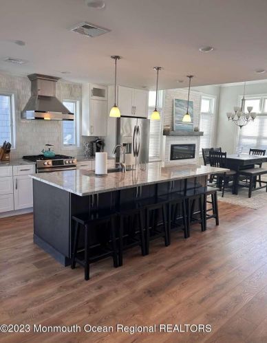 5 Fort Ave, Pelican Island NJ  08751-1512 exterior