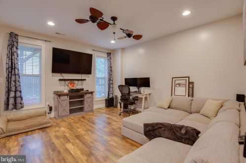 15935 Greymill Manor Dr, Haymarket VA  20169-4927 exterior