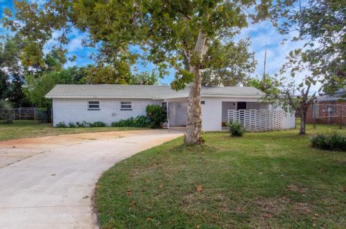 110 Roberts St, Orange City, FL 32763-7732