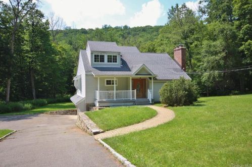 191 Bell Hollow Rd, Tompkins Corners, NY 10579-1428