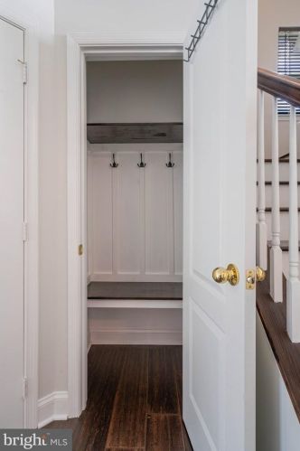 16571 Bramblewood Ln, Woodbridge VA  22191-6014 exterior