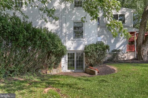 6411 Devonshire Hts Rd, Harrisburg PA 17111-4818 exterior