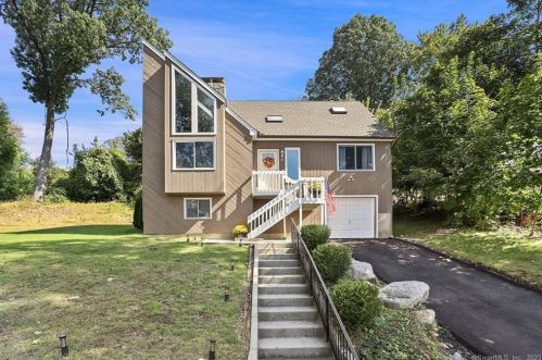 35 Twilight Ln, Brookfield Center, CT 06804-1425