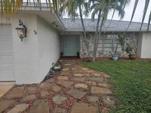 1321 28th Ave, Boynton Beach, FL 33426-7843
