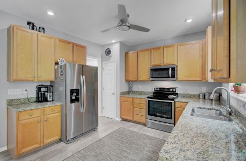 1064 Willoughby Ln, Mount Pleasant SC  29466-9038 exterior