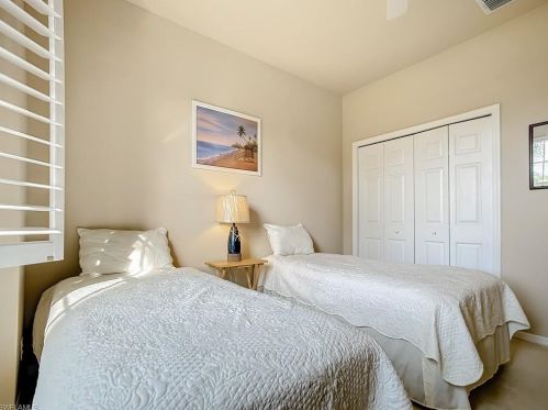 5690 Lago Villaggio Way, Naples FL  34104-5739 exterior