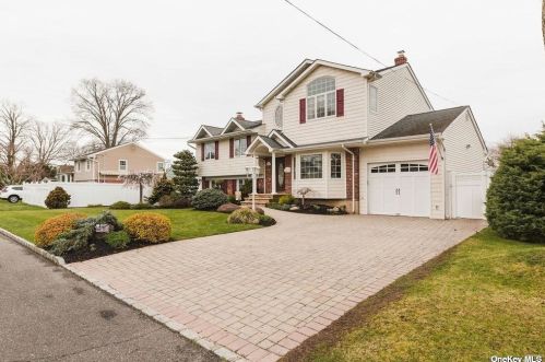 23 La Grange Pl, West Islip NY  11795-3816 exterior
