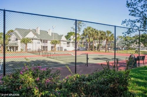 6130 Westgate Dr, Orlando FL 32835-7052 exterior