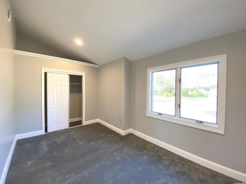 8 Jewel Dr, Holtsville NY  11742-1020 exterior