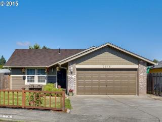 3079 Mooreland Ave, Salem, OR 97305-2990