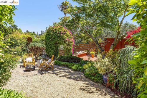 2463 Burlington St, Oakland CA 94602-2515 exterior