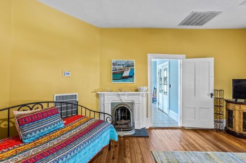 2927 Bernardo De Galvez Ave, Galveston TX 77550 exterior